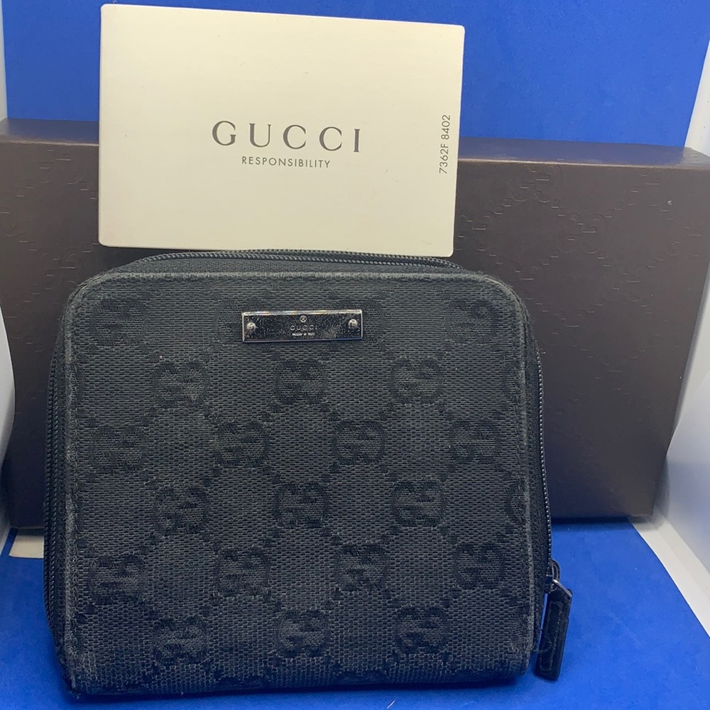 Vintage Gucci leather & canvas zippered walletโ